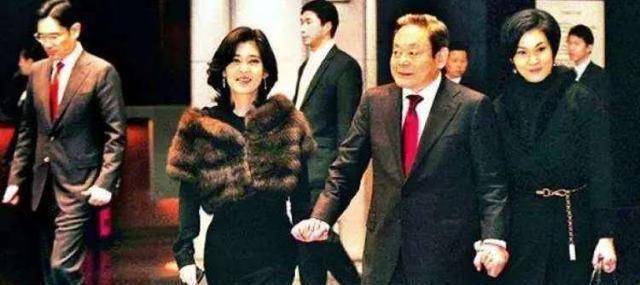 原创三星会长孙女罕见现身一身黑衣撞脸徐睿知美貌不输姑姑李富真