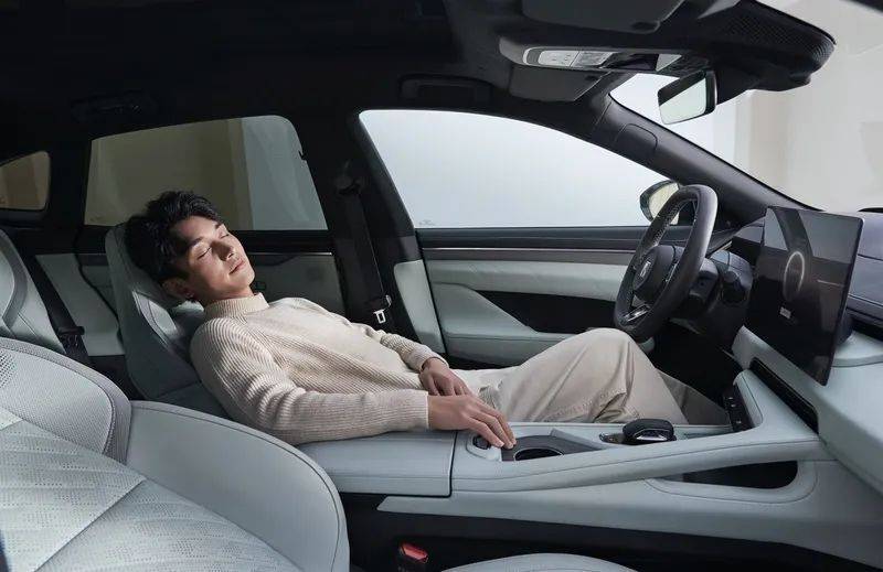 性能超跑级,双腔空悬 激光雷达的全新极氪001_搜狐汽车_搜狐网