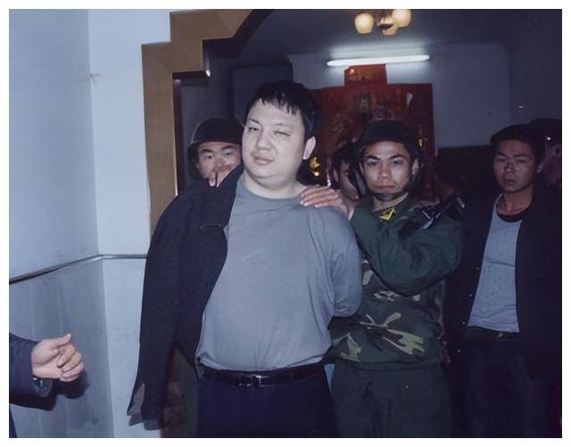 刘招华在40岁生日那天被警方抓获归案,最终在法庭上被判处死刑,并于