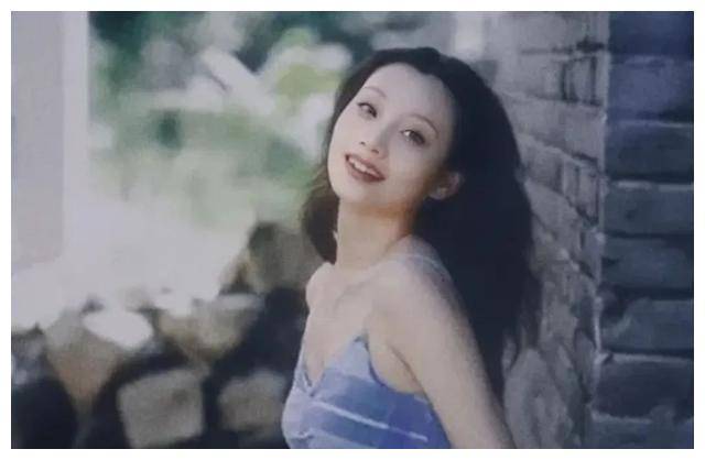 《甄嬛传》:36岁演员变身娘娘,惊艳亮相,人气飙升,大放异彩_李宜娟