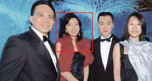 她一开始并不知道追求者是首富之子_李泽钜_王俪桥_爱情