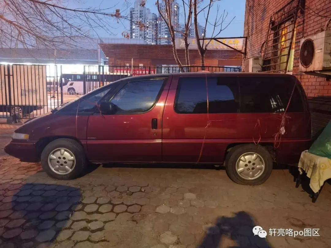 美式子弹头三兄弟在1993年开始进行中期改款,主要将车头变得更加圆润