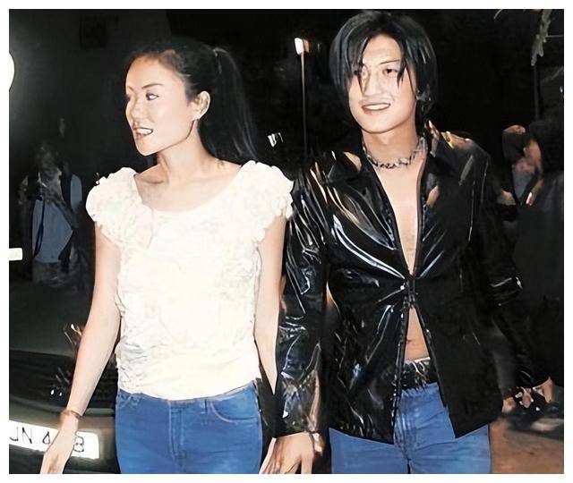 谢霆锋深爱张柏芝!原来如此,幕后惊人揭秘_王菲_感情_月光