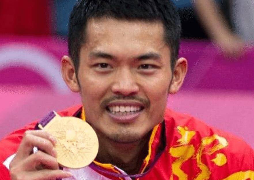 李宗伟抗癌:电疗33次喉咙全烂,吃饭要喷麻药,老婆整天以泪洗面_林丹