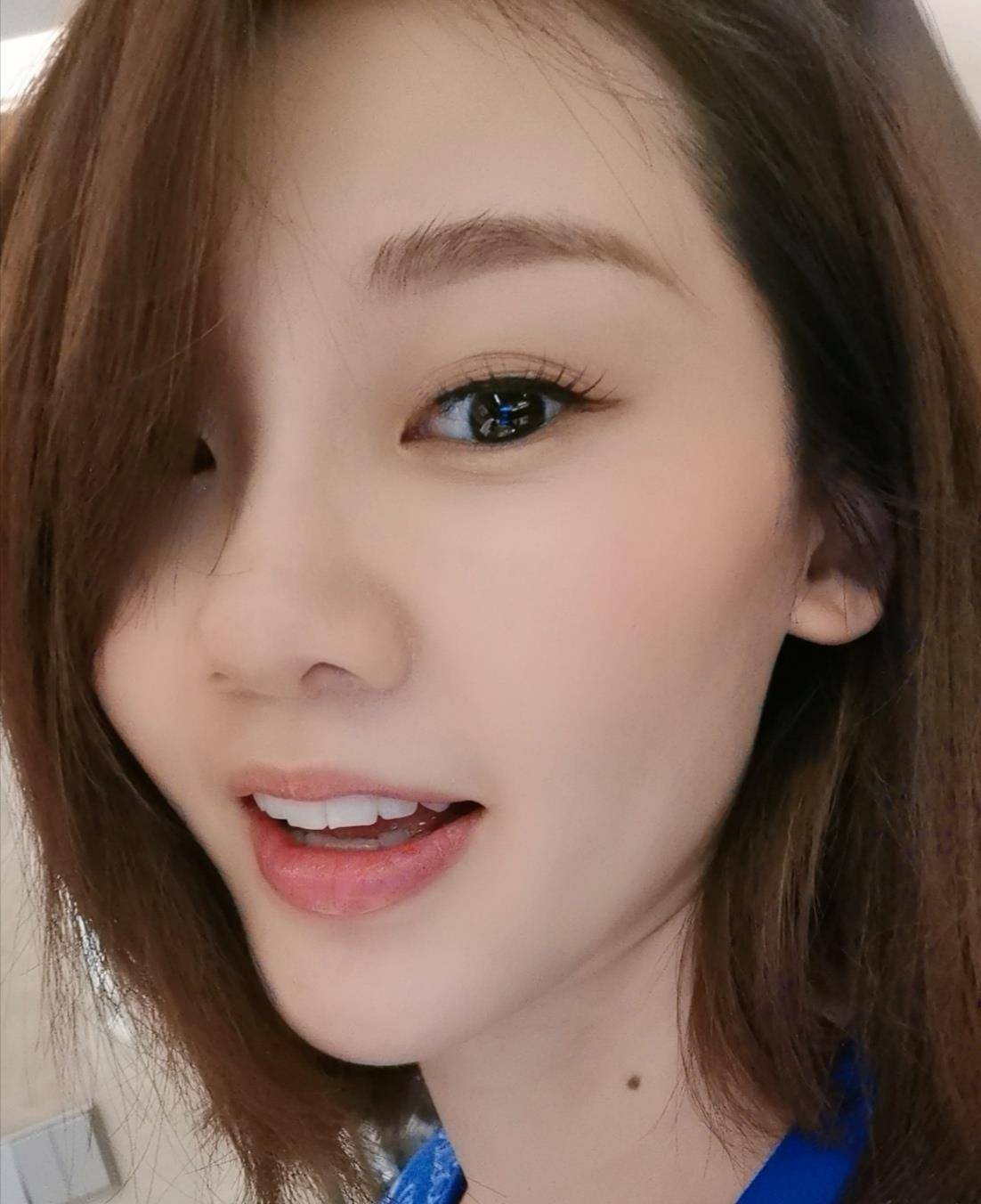 苗苗近况首露面,晒与郑恺同游照片,一家三口首次同框.