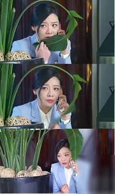 出道十五年零绯闻,美貌不输李小冉,被张嘉译捧了四次终于火了_维维