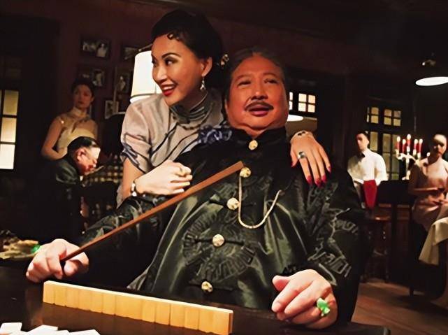 黄金荣被绑架索要50根金条,儿媳妇少给1根,反而成破