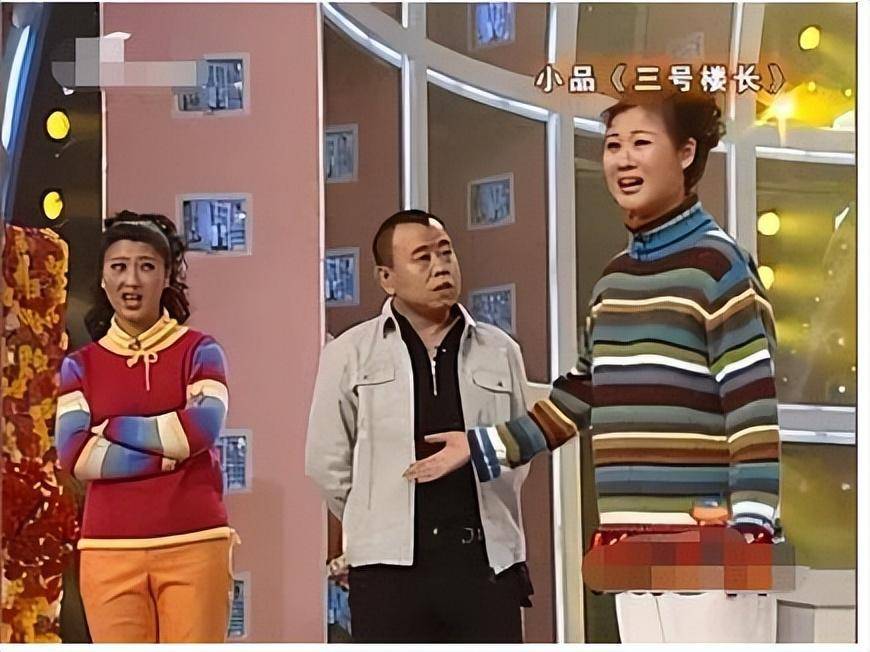 在潘长江的帮助下,闫学晶如愿以偿再次登上了春晚的舞台.