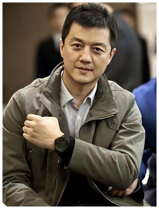 李亚鹏直播流泪,诉连一周外卖,网友:狗比巨大,照样行._生活_王菲_故事