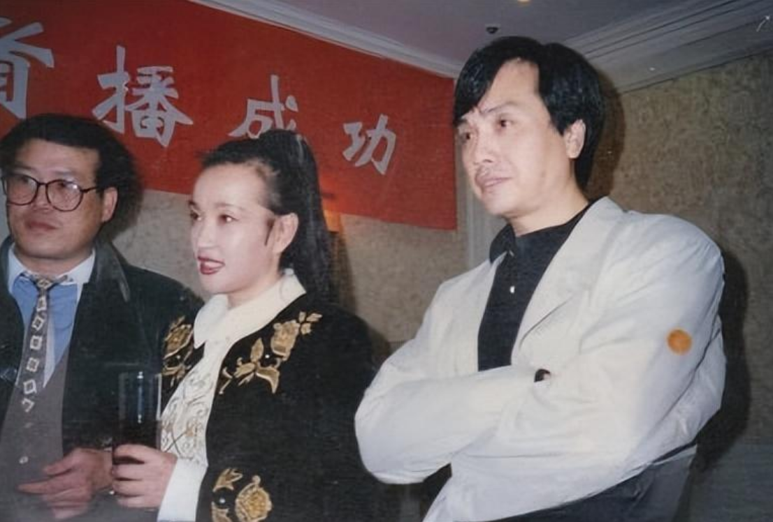 伍卫国:曾和刘晓庆苦恋5年,分开后不拍戏也不结婚,72岁还单身_发展