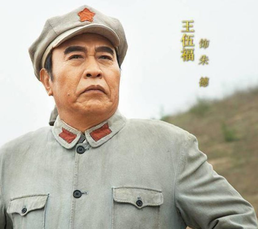 特型演员王伍福:这辈子只干一件事,与妻子恩爱46年惹女儿羡慕!