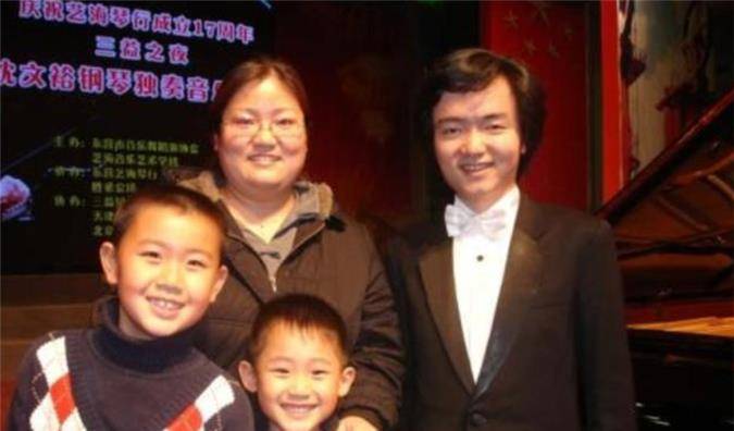 曾与郎朗,李云迪一起被称为"中国钢琴三剑客"的沈文裕,今怎样_父母