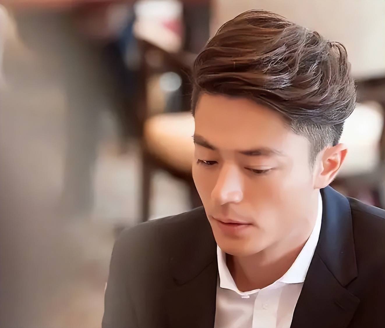 霍建华生气了,机场怒怼代拍,不要跟着我!_明星_人员_行为