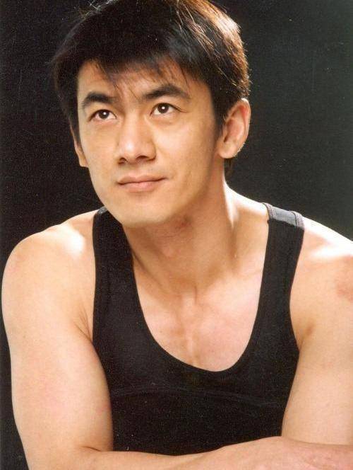 从刘欢保镖到"兵王",吴京曾是手下败将,任天野靠什么完成逆袭_生活