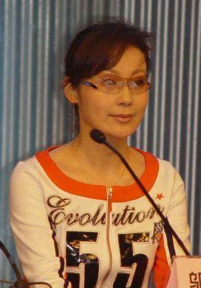 原创当三又被三的邬倩倩无一儿半女如今68岁无人识