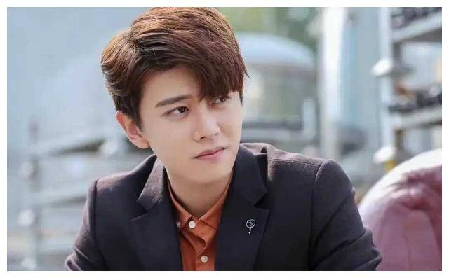 任嘉伦:古装美男子新宠!与韩栋等帅哥同框,颜值令人惊艳!