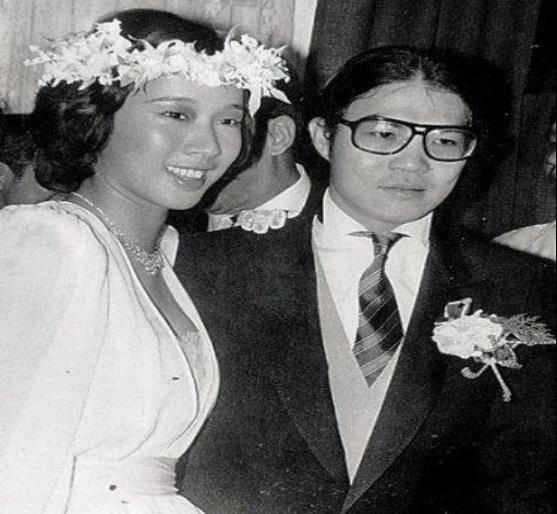 罗康瑞百亿家产惹争端,前妻何晶洁大怒,朱玲玲不争不抢成赢家_香港