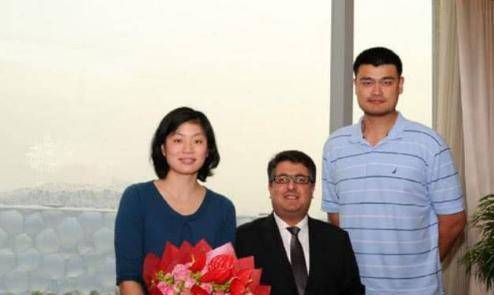 原创39岁姚明身价过亿体重已超400斤妻子叶莉直言生活压力重