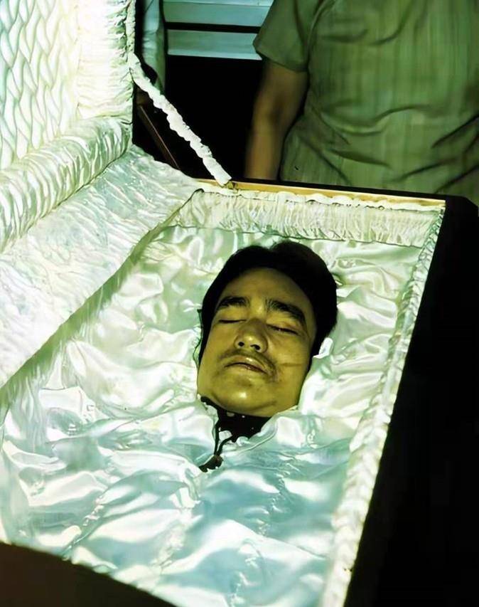 原创李小龙死亡真相不是在丁佩家中被谋杀美国专家称死于罕见病