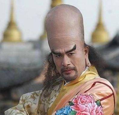 这恐怕是史上最奇葩的寿星公额头了,估计本人看了都要甘拜下风,咱就是