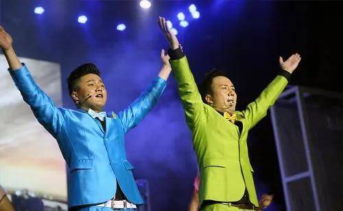 逆袭成功一首歌唱哭全国,但却成了筷子兄弟一生的痛_王太利_父亲_肖央