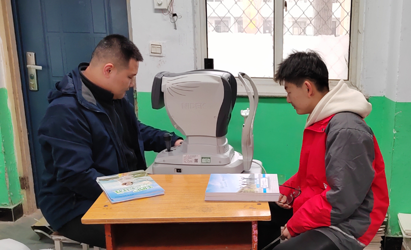 开学第一检|运城爱尔眼科走进解州中学进行视力检测_孩子_防控_科普