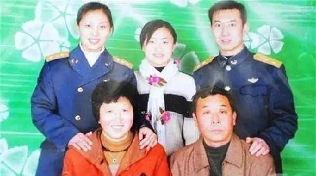 王亚平,一位漂亮的80后宇航员_空军飞行员_赵鹏_父母