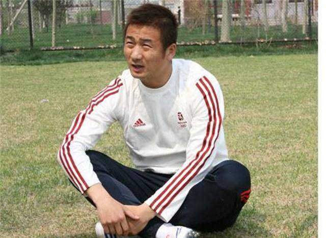 原创杨璞看上小11岁美妻长腿拒为70万踢假球现扎根青训