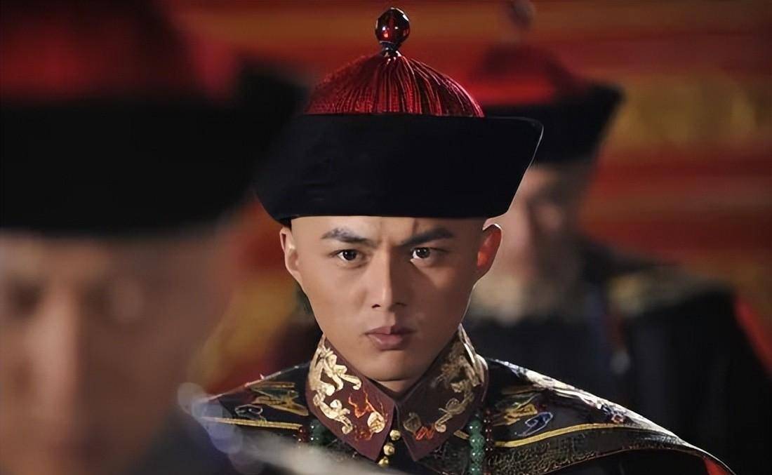 十阿哥则可爱无心机,成功抱到美人归.