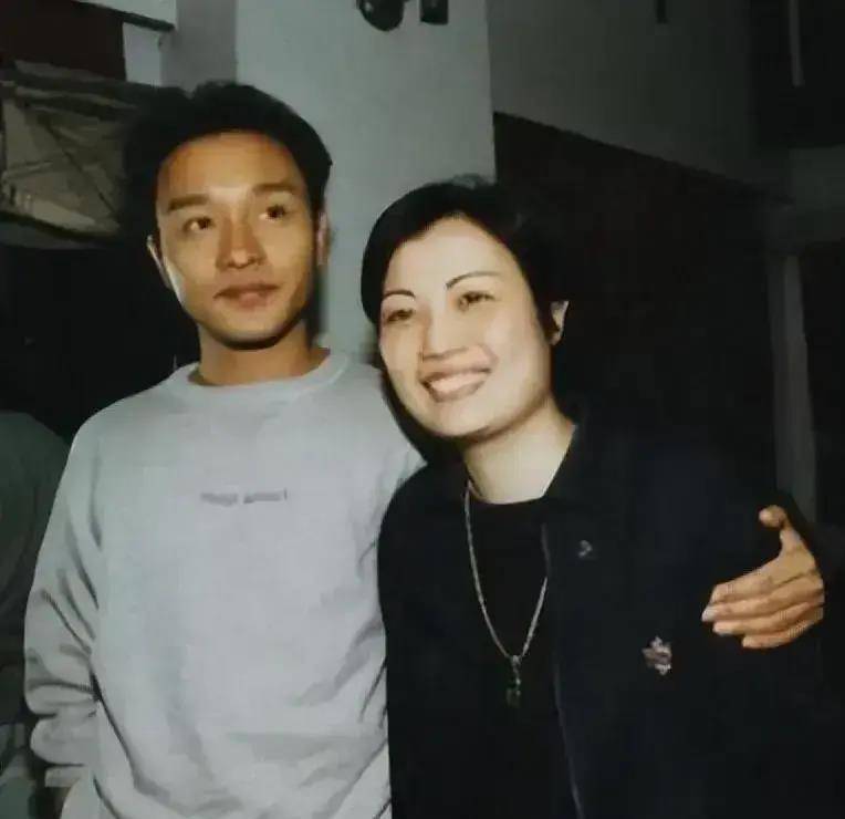 像林青霞,刘嘉玲,王祖贤,张曼玉,这些都是张国荣最好的闺蜜,比如