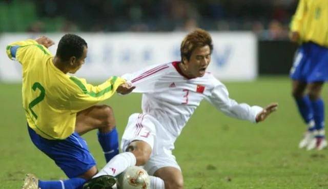 后来杨璞还曾两次入选了国家队的名单,2002年11月入选了沈祥福执教的