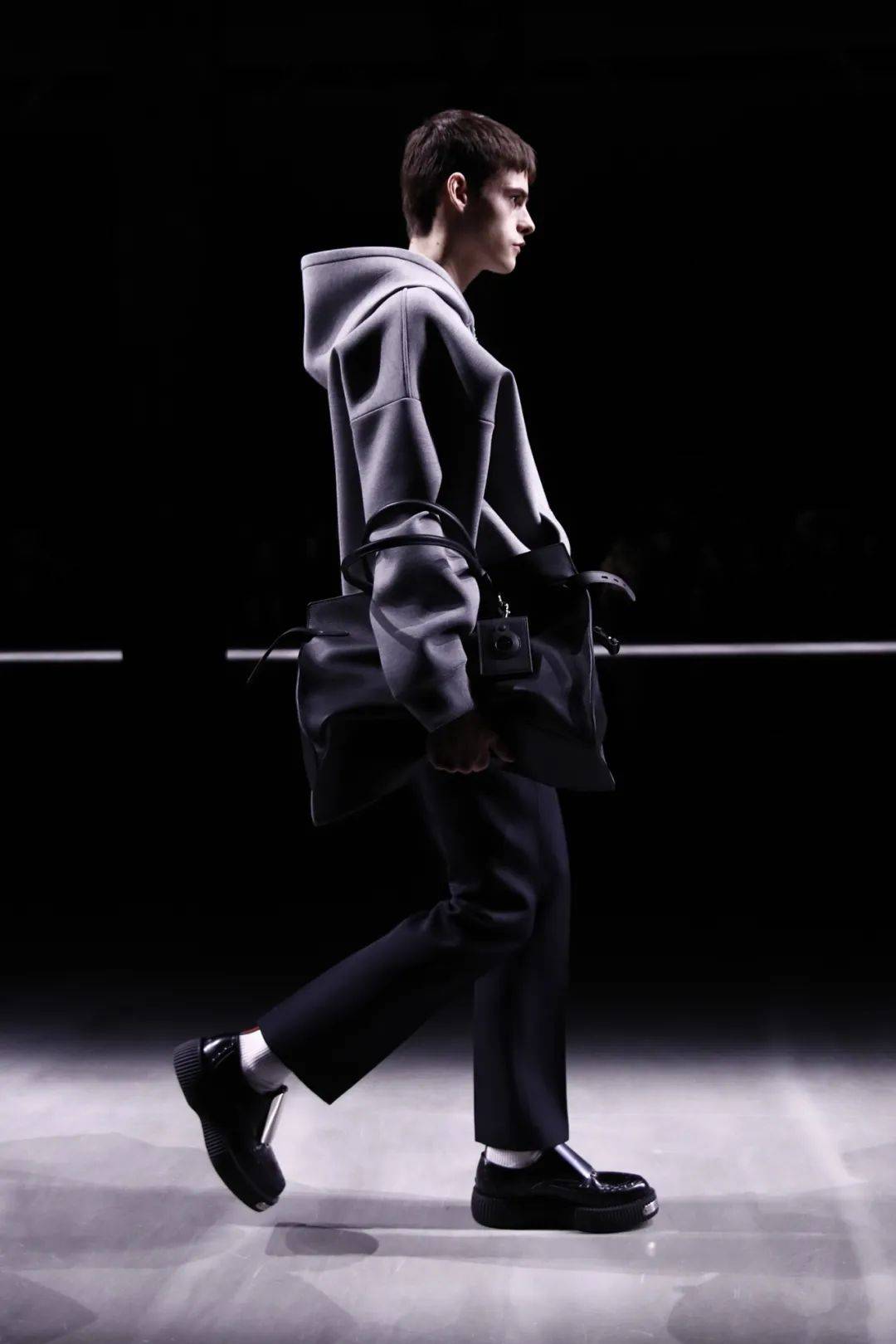 rr · trends | 艺术之翼:米兰男装周展现男性时尚