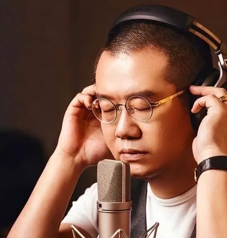 送温暖,本来就对涂磊有崇拜之心的小丸子很快就掉进了涂磊的温柔乡