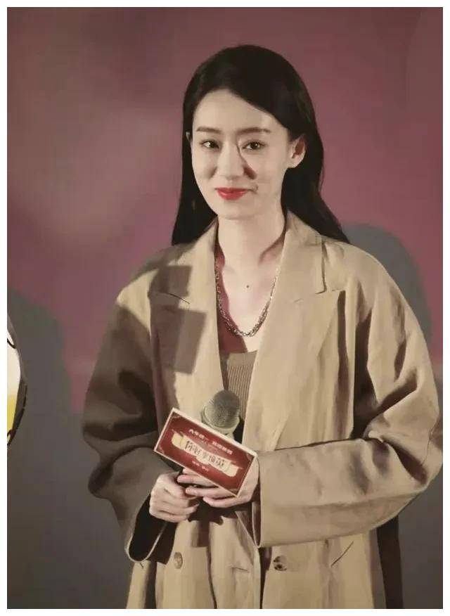 张小斐惊艳登场,内娱江湖地位凸显,37岁魅力全开_实力派_崛起_贾玲