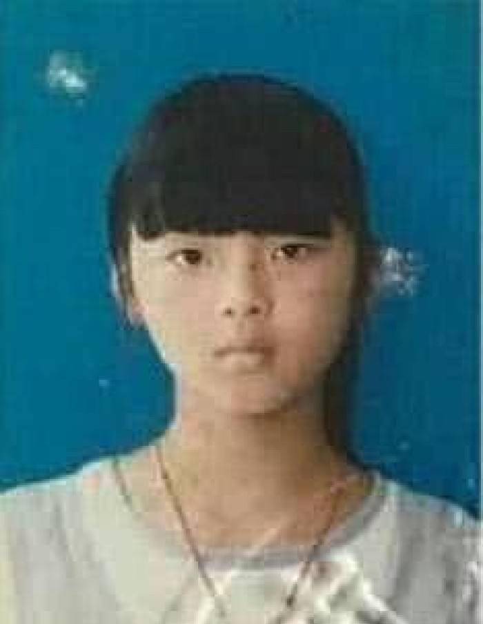 穿着打扮和生活她都要管的死死的,所以杨超越上小学四年级的时候成绩