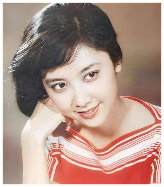 71岁朱琳惊艳登场,传奇继续闪耀,令人惊艳无限._姐姐_岁月_产业