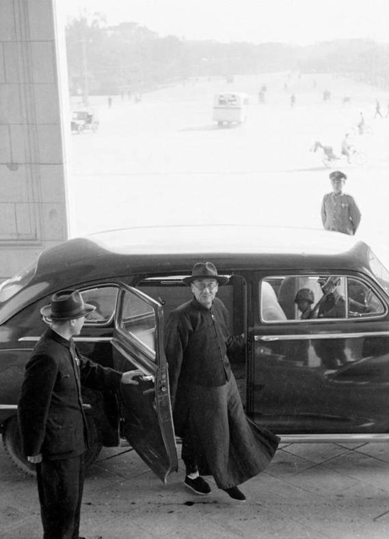 原创父亲是上将他为娶嫂子和家人翻脸流落异国当货车司机