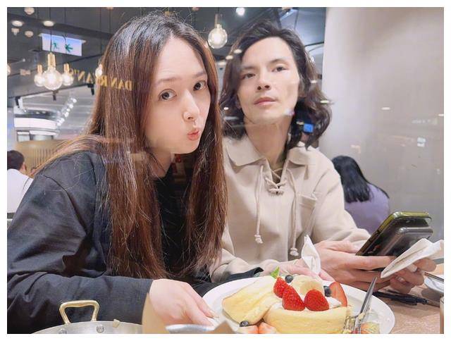 郭碧婷手写打call纸条,甜喊"佐佐",爱情升温!_美女_向佐_互动