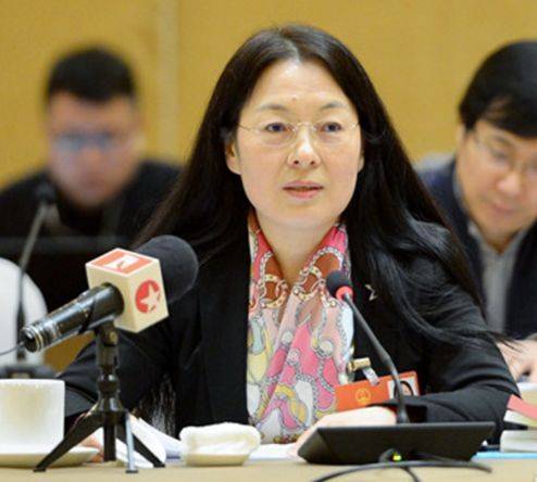 上海华谊(集团)公司总裁王霞已入选多届全国人大代表并出席审议政府
