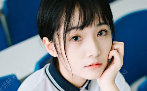 原创女孩子初潮指的是女孩子第一次来月经也就是第一次大姨妈光临