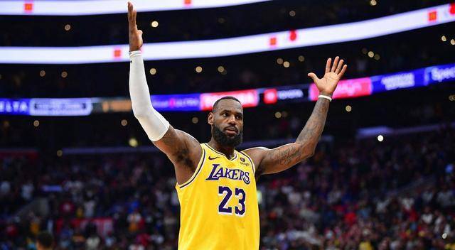 詹姆斯改变打法,一项数据创造生涯新高,这种打法能打到45岁