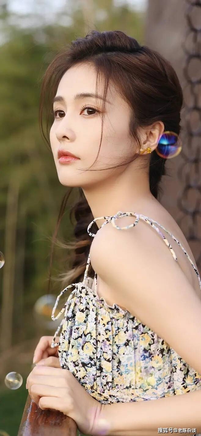 原创白鹿才是内娱真尤物饱满有料性感得无可救药