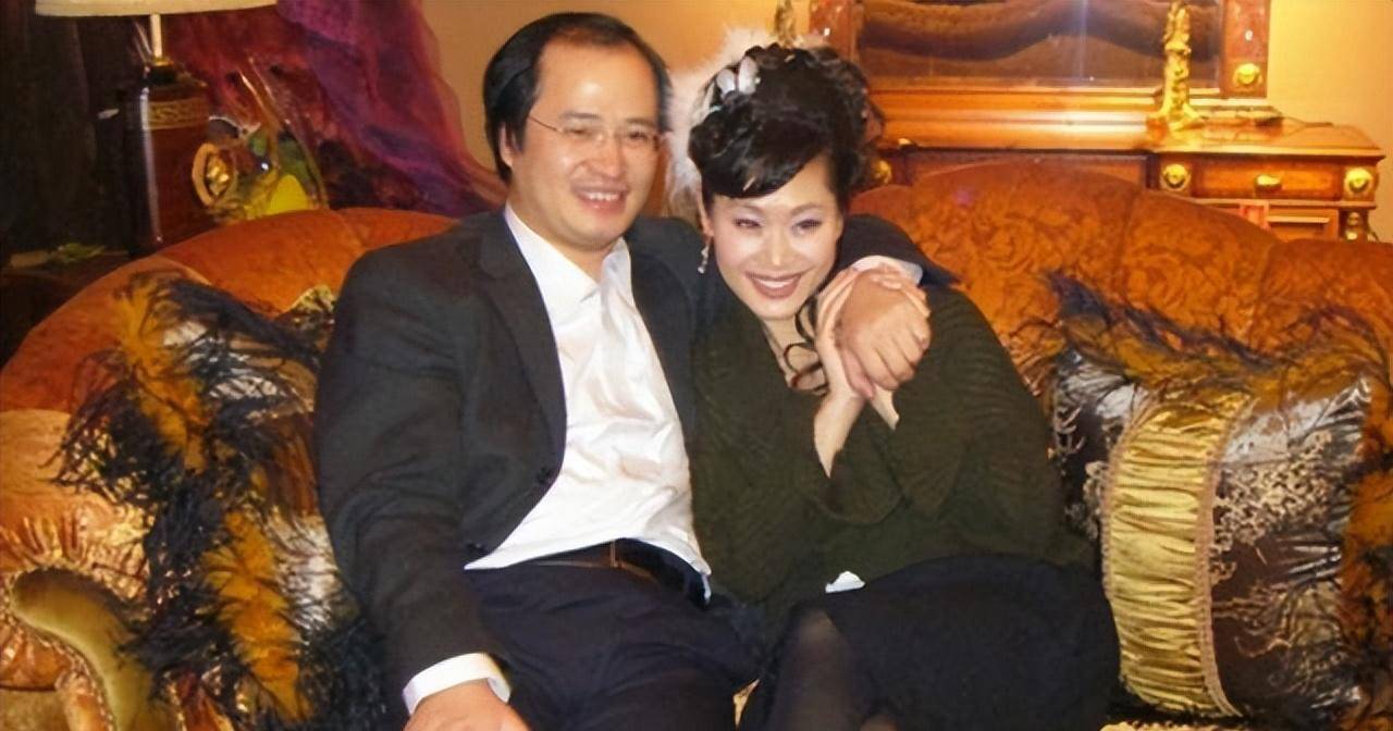 于文华:我这辈子最正确的决定,就是二婚嫁给小2岁的"网友"_李凡_母亲
