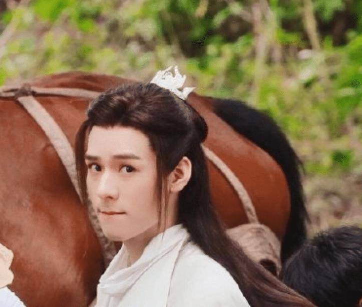 原创刚被传和热巴搭档后龚俊据说和杨幂也有合作火箭都没这么快吧