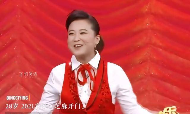 2011年,贾玲与白凯南一起出演贺岁相声节目《芝麻开门》