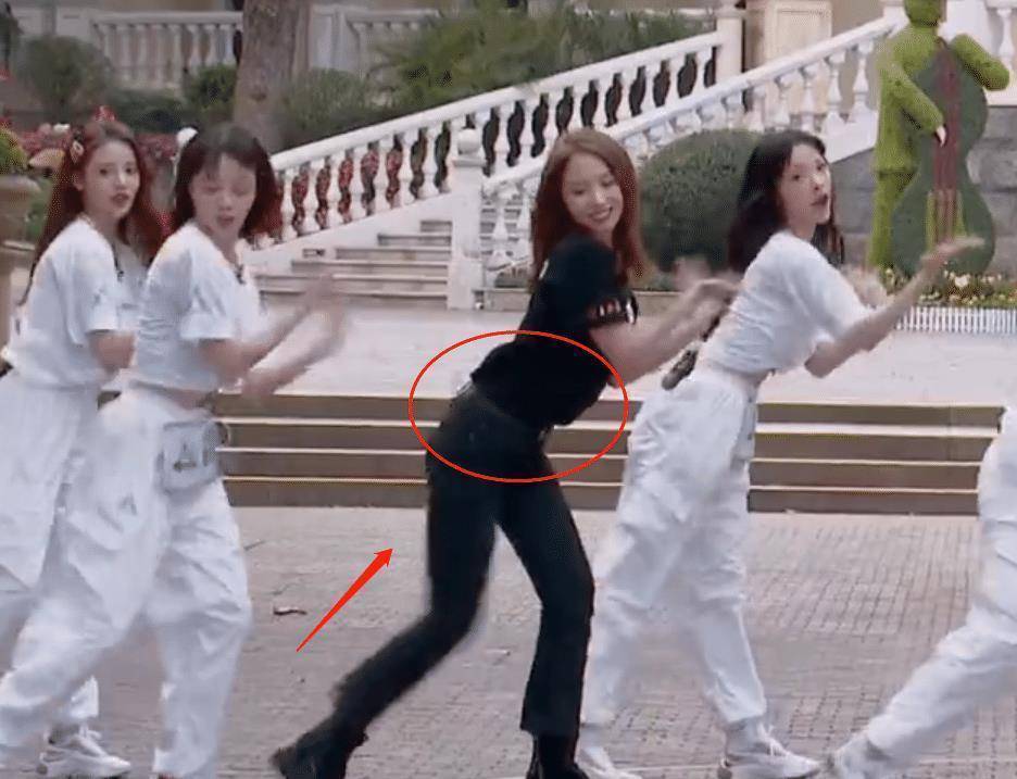 原创与创3训练生一起跳舞孟美岐站中心位实力高低很显然