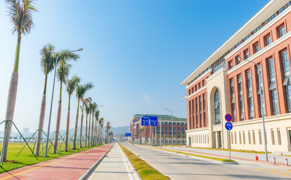 珠海的大学园区就在唐家,这里有985院校中山大学,北京师范大学(全国