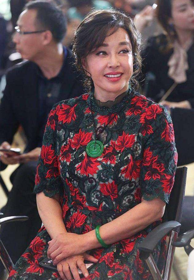原创刘晓庆美丽真的好现场无美颜照曝光网友看不出来65岁