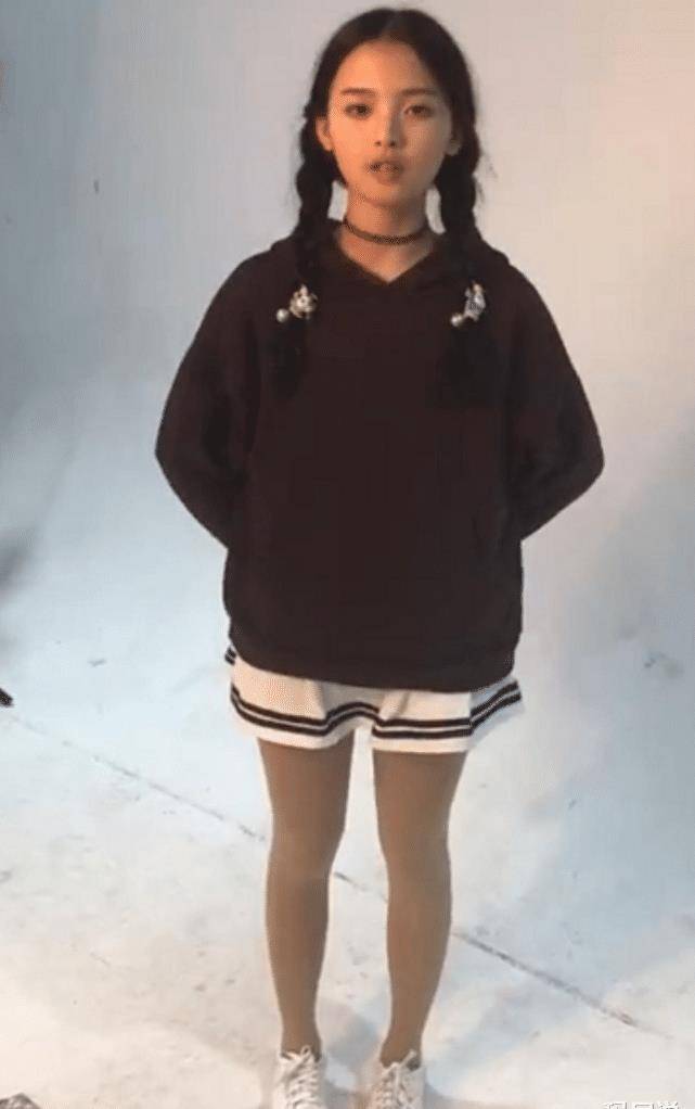 原创杨超越17岁面试照被疯传穿搭是这样式的难怪她能c位出道