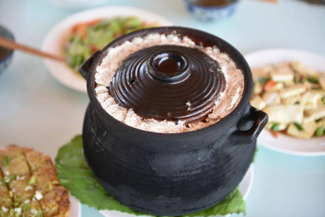 有一种叫云南的生活丨赏万亩花海,品界头美食!_油菜花_小时_铜锅